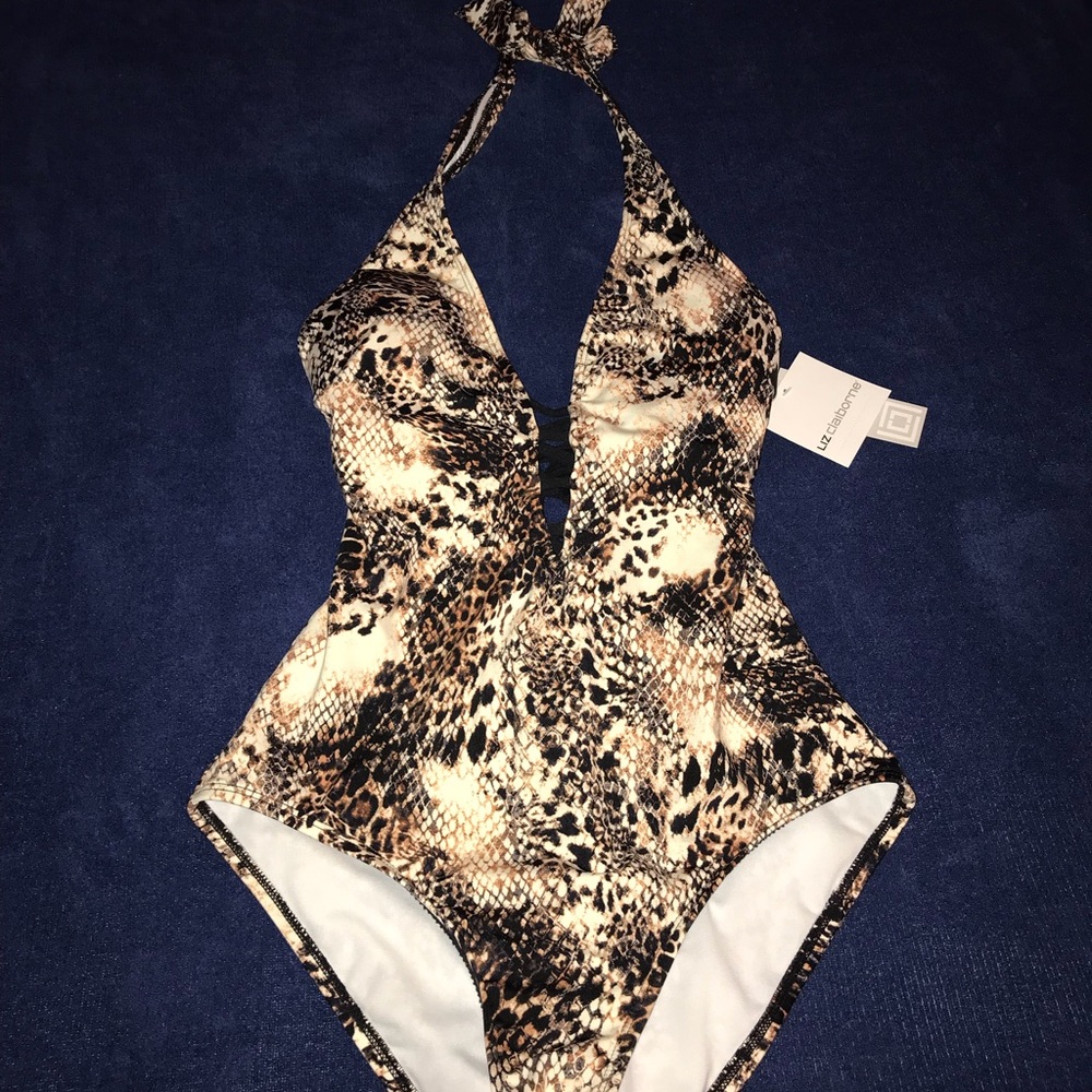 New super cute Liz Claiborne bathing suit. W/tags